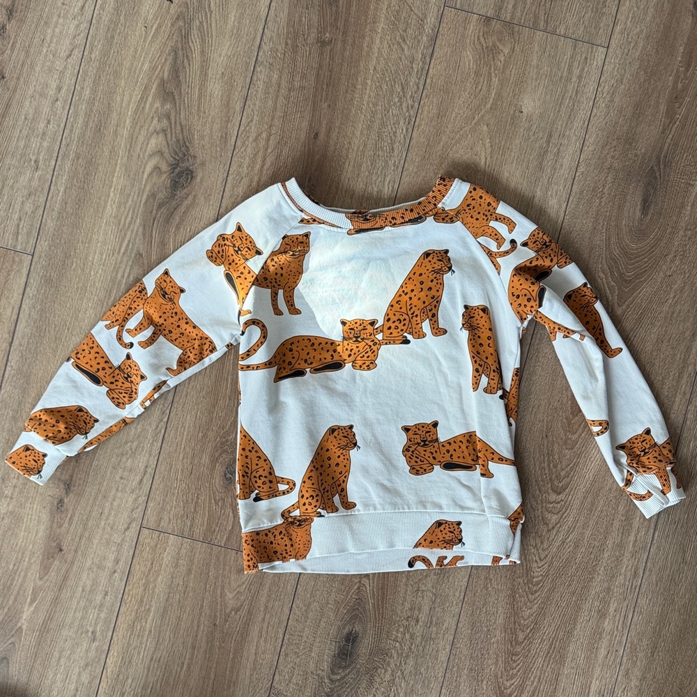 Hugo loves Tiki size 6 Kids White Sweatshirt with Orange Cheetah Print